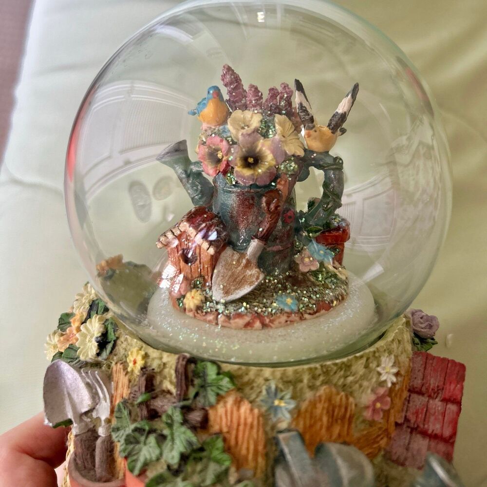 VTG Charming Encased Garden Textured 3D Floral Cottagecore Globe Accent Decor - Picture 2 of 9